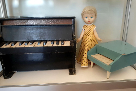 «Музыкальные» игрушки покажет на выставке в областной филармонии вологодский Музей детства 